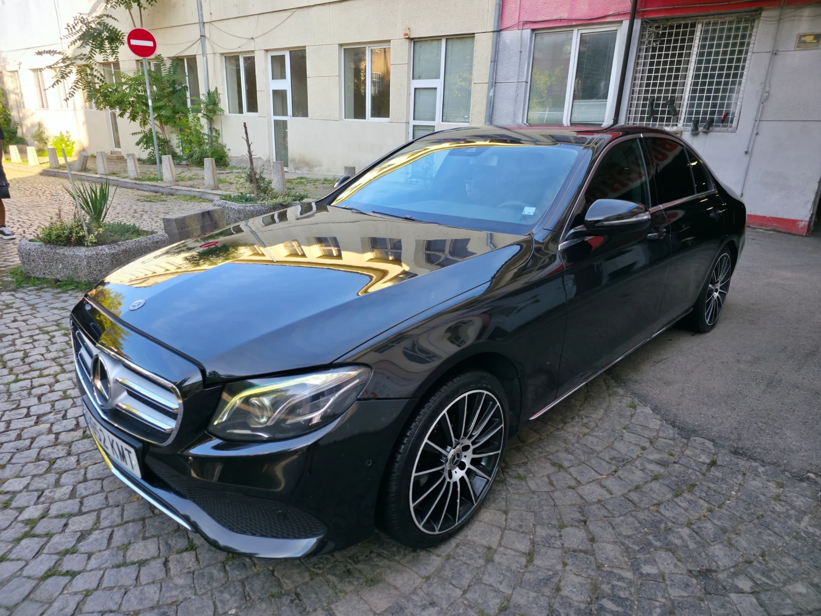 Mercedes-Benz E 220 AMG-Line - изображение 3