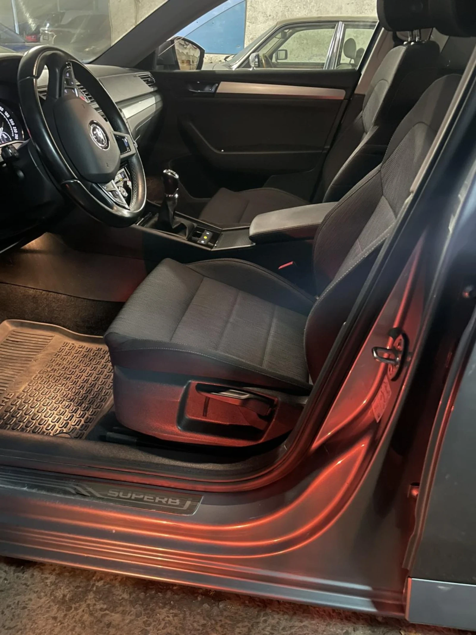 Skoda Superb 2.0 TDI - изображение 8