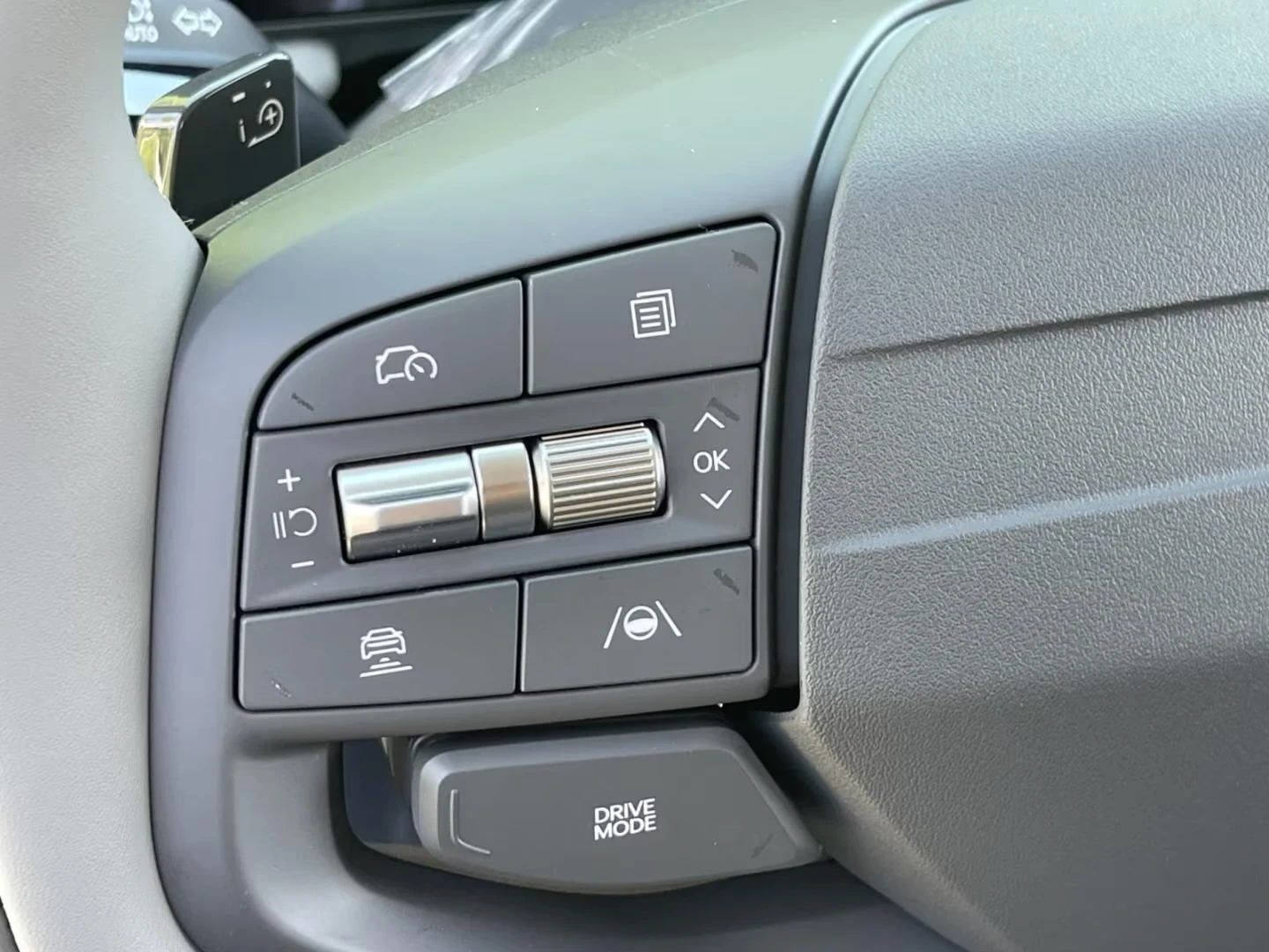 Kia EV3 AIR 81.4kwh Keyless / NAVI / LED / CAMERA / PDC, снимка 10 - Автомобили и джипове - 54071129