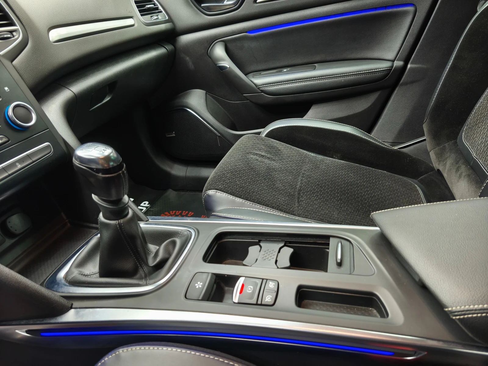 Renault Megane 1.2T 6c.k * NAVI* CAM* FULL LED* , снимка 11 - Автомобили и джипове - 54290278