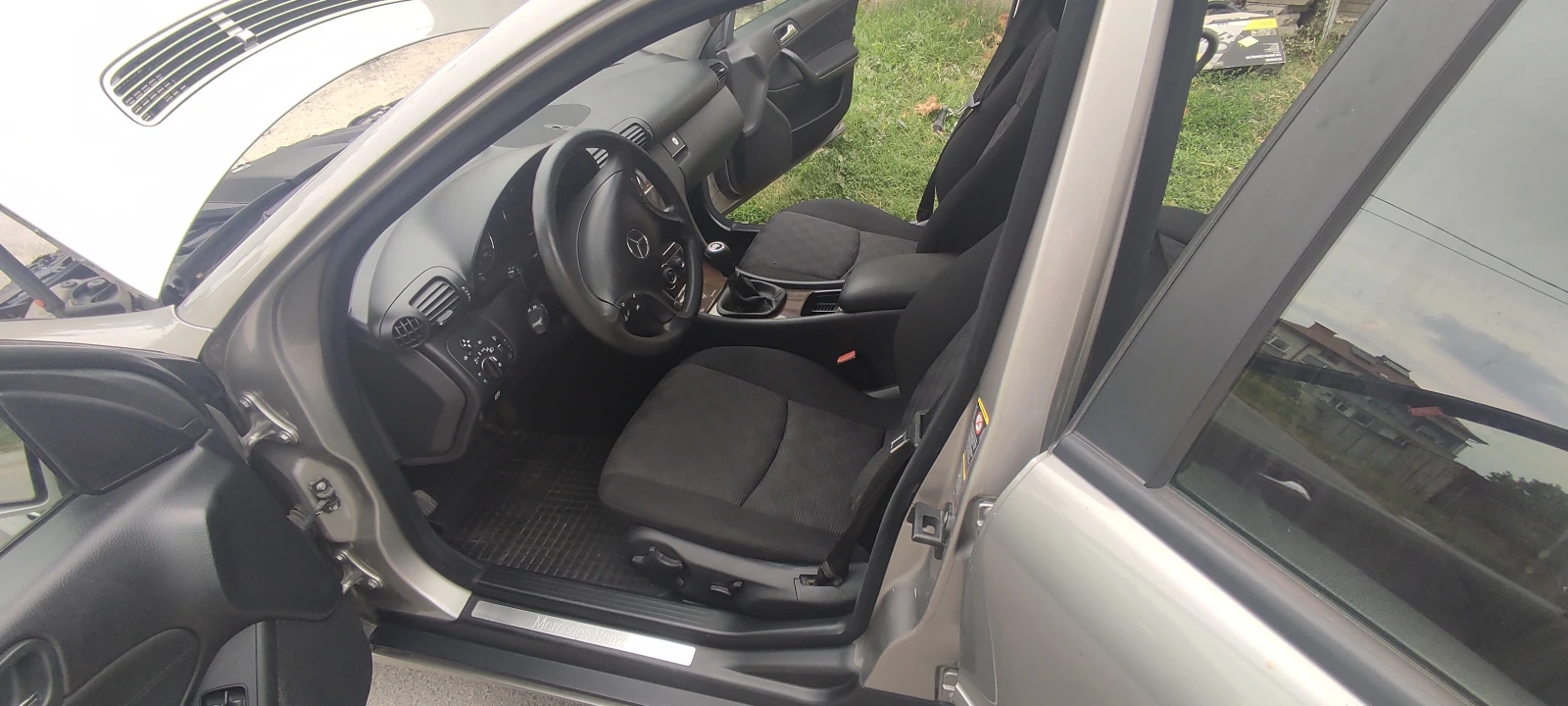 Mercedes-Benz C 220, снимка 5 - Автомобили и джипове - 54392662