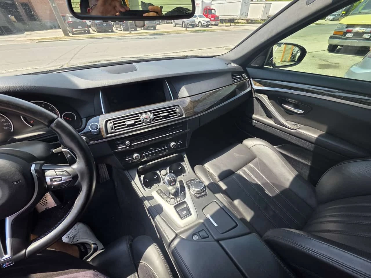 BMW M5 * 4dr Sdn * АВТОКРЕДИТ БЕЗ ПЪРВОНАЧАЛНА ВНОСКА* , снимка 17 - Автомобили и джипове - 55244325