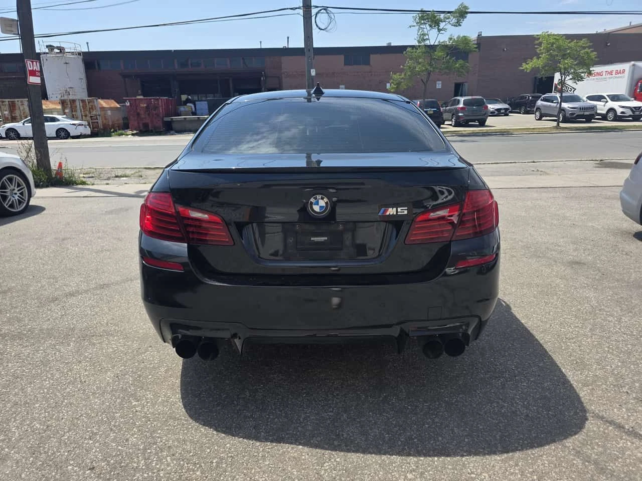 BMW M5 * 4dr Sdn * АВТОКРЕДИТ БЕЗ ПЪРВОНАЧАЛНА ВНОСКА* , снимка 4 - Автомобили и джипове - 55244325