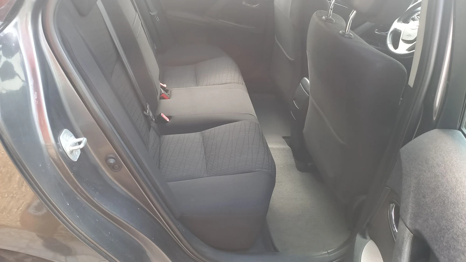 Toyota Avensis 2.0d4d 126к.с , снимка 10 - Автомобили и джипове - 56057188