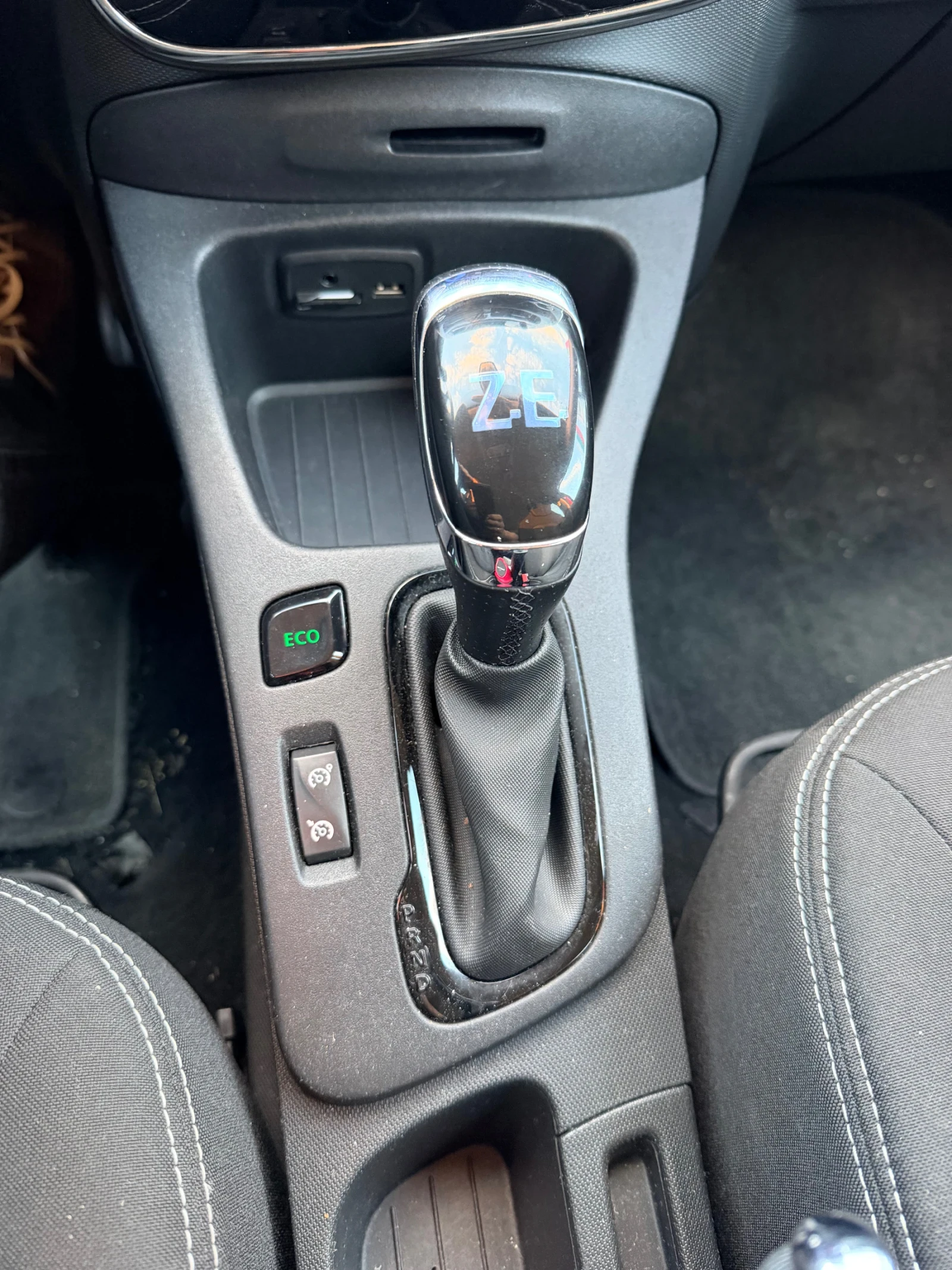 Renault Zoe 40kw keyless , снимка 11 - Автомобили и джипове - 56140917