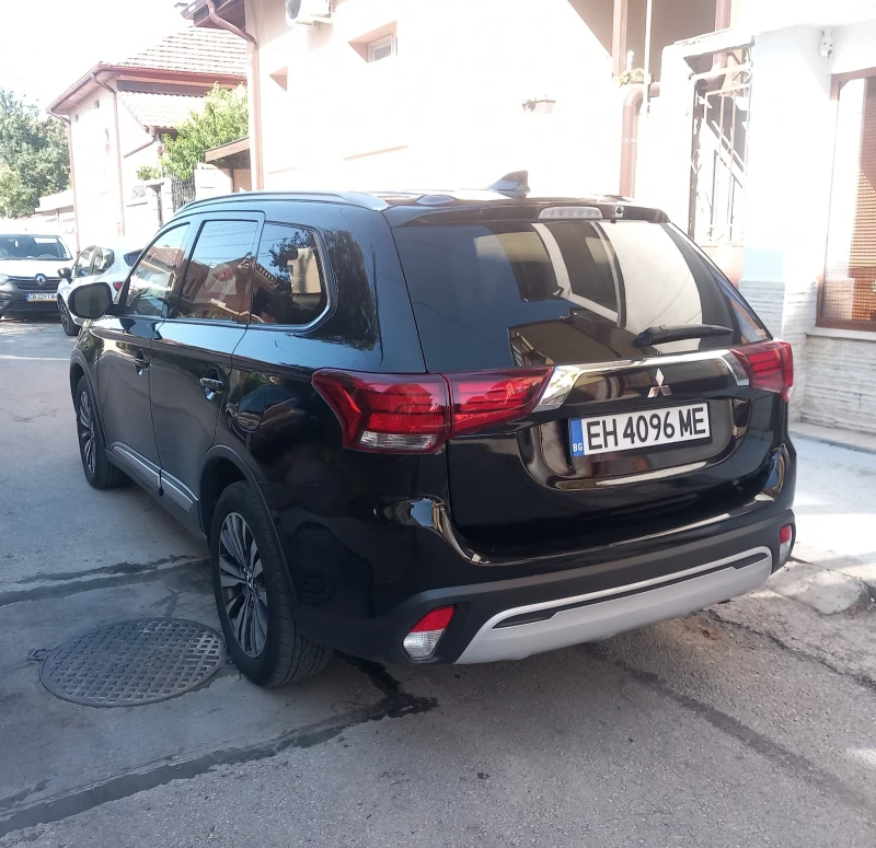 Mitsubishi Outlander 2.4SE 4X4 LPG КОЖА С АЛКАНТАРА 7МЕСТА, снимка 3 - Автомобили и джипове - 53060771