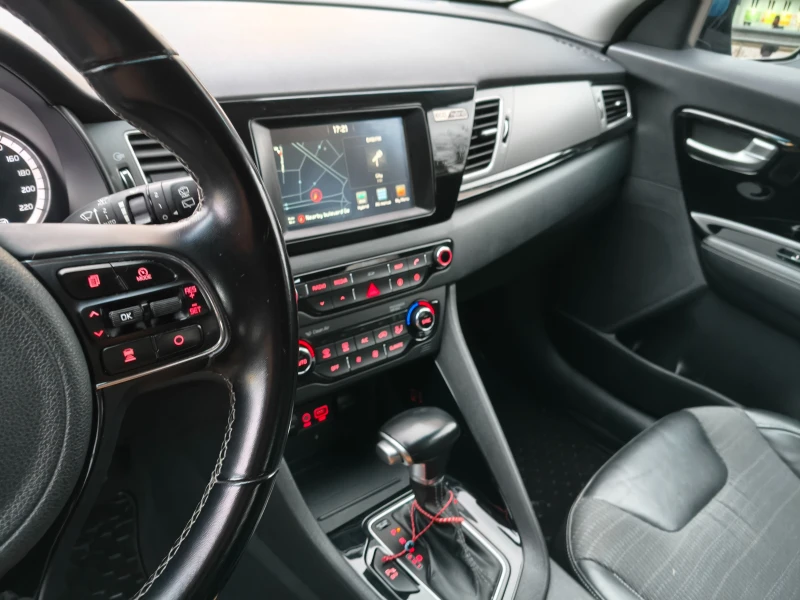 Kia Niro, снимка 6 - Автомобили и джипове - 53478823