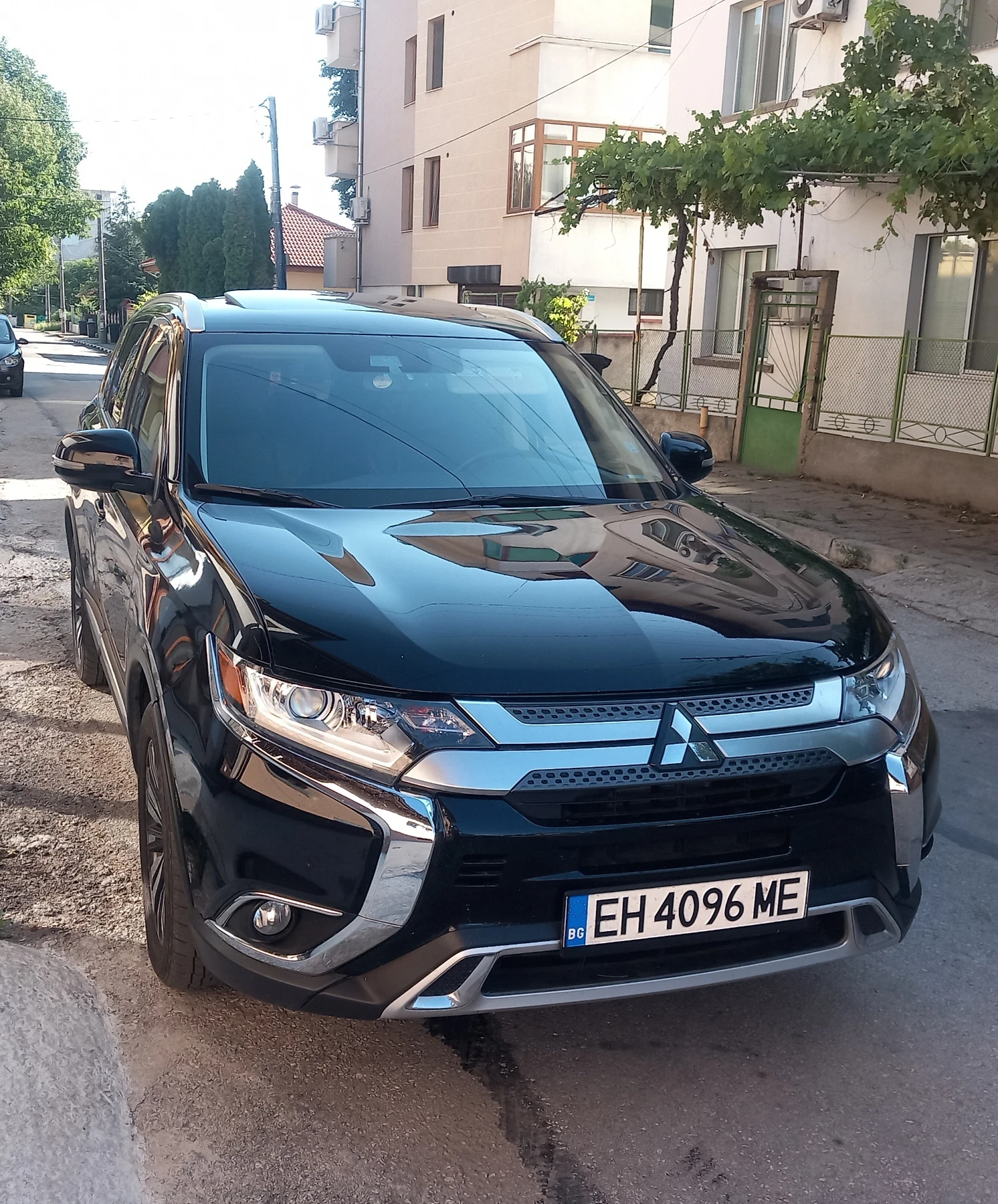 Mitsubishi Outlander 2.4SE 4X4 LPG КОЖА С АЛКАНТАРА 7МЕСТА, снимка 1