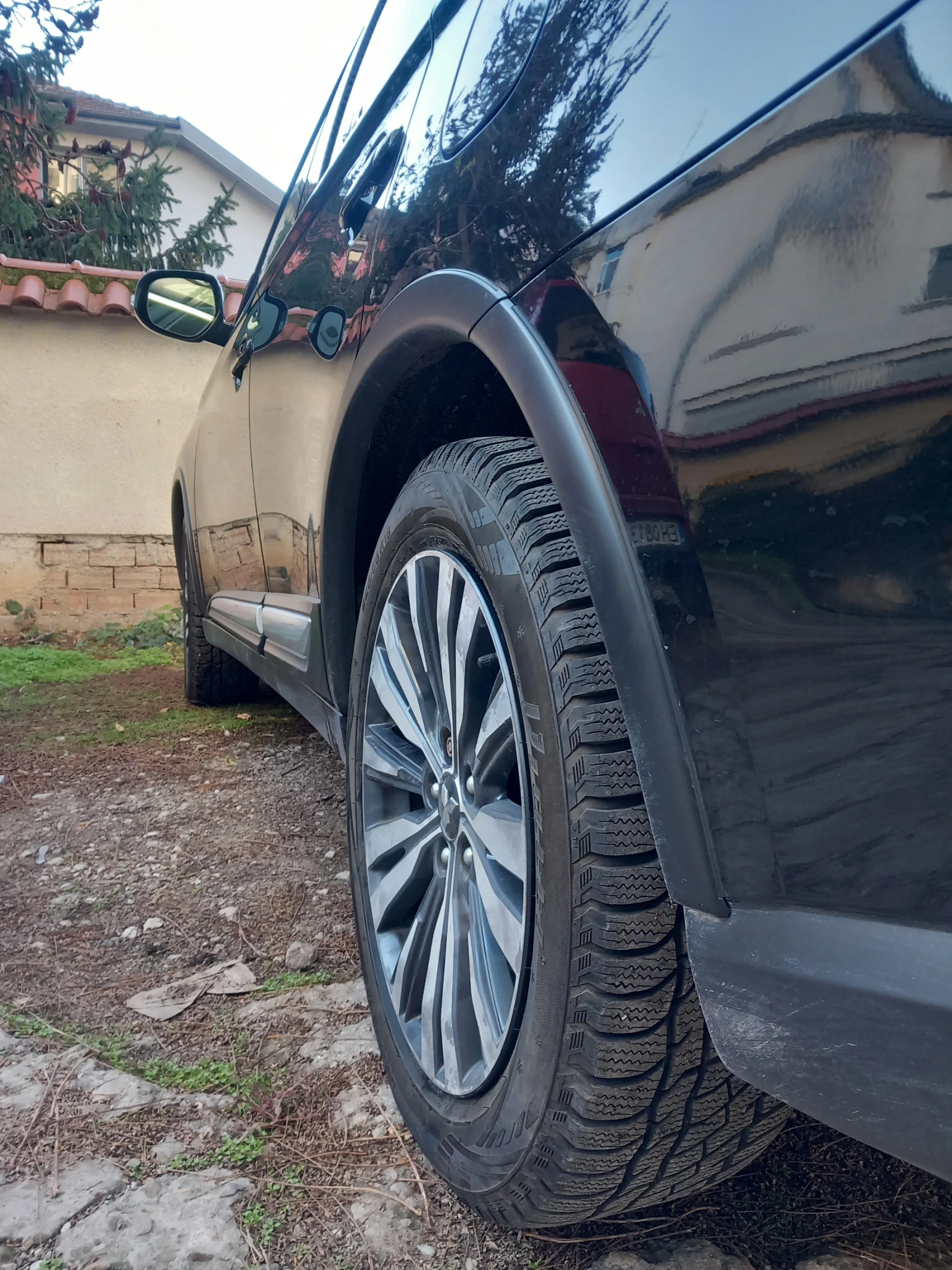 Mitsubishi Outlander 2.4SE 4X4 LPG КОЖА С АЛКАНТАРА 7МЕСТА - изображение 5