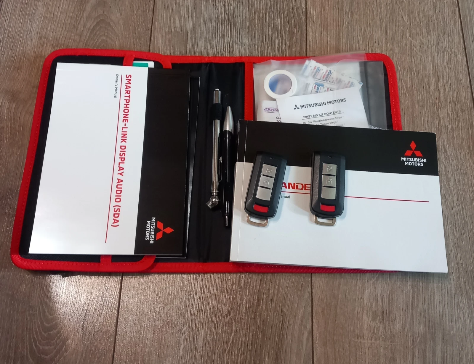 Mitsubishi Outlander 2.4SE 4X4 LPG КОЖА С АЛКАНТАРА 7МЕСТА - изображение 9