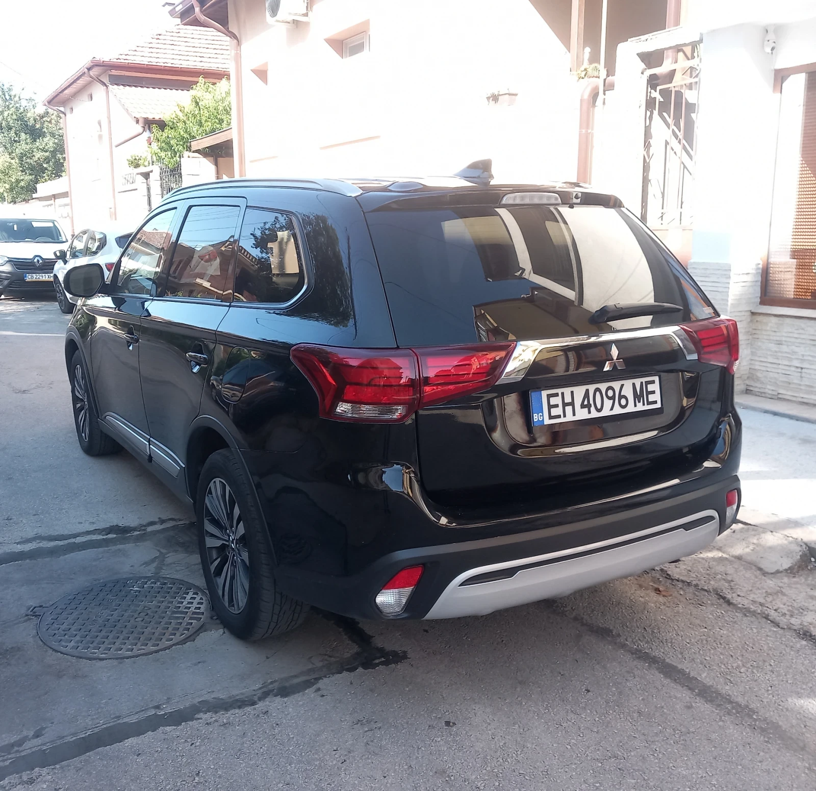 Mitsubishi Outlander 2.4SE 4X4 LPG КОЖА С АЛКАНТАРА 7МЕСТА - изображение 3