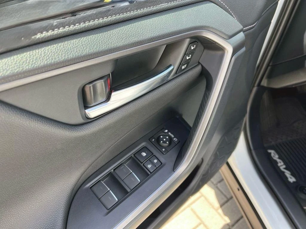 Toyota Rav4 2.5 HEV GR SPORT  4x4 | 360 | SKYVIEW, снимка 13 - Автомобили и джипове - 56192465