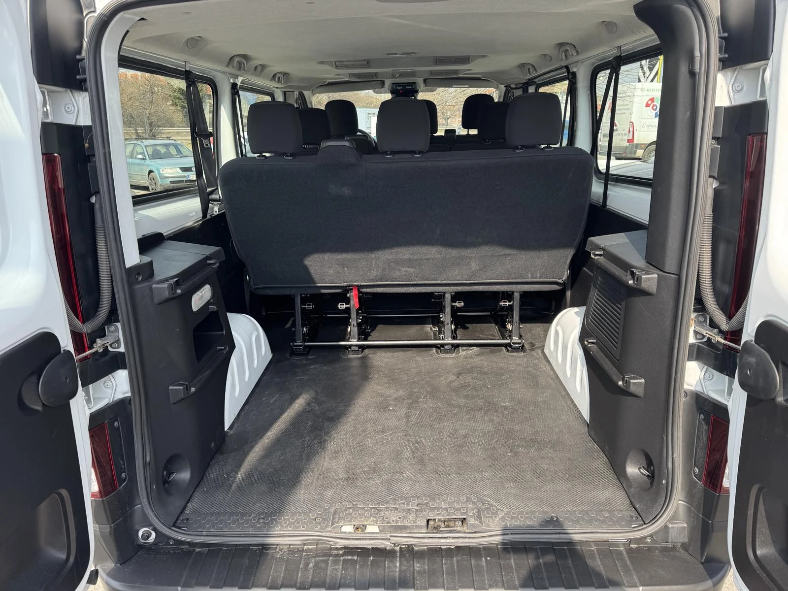 Renault Trafic 2.0dCi , снимка 11 - Бусове и автобуси - 53874109