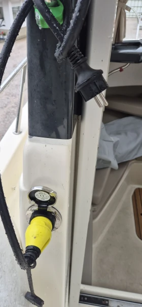 Моторна яхта Quicksilver 605 PILOTHOUSE, снимка 16