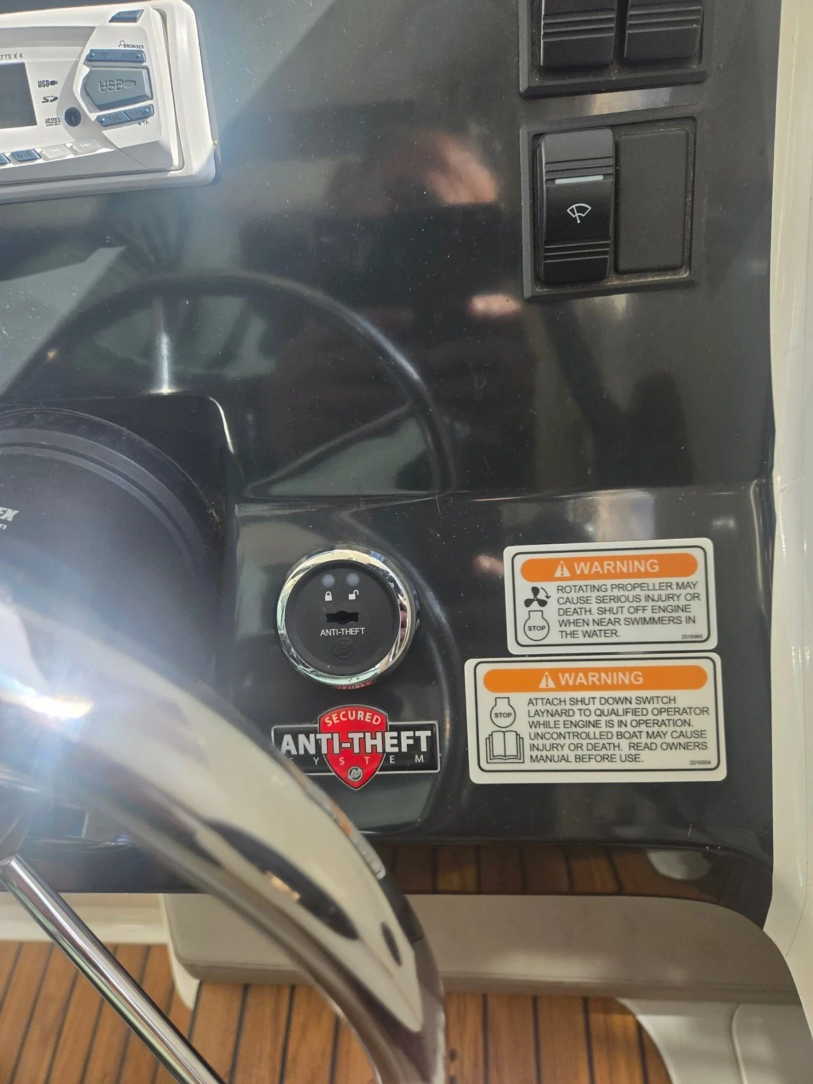 Моторна яхта Quicksilver 605 PILOTHOUSE - изображение 9