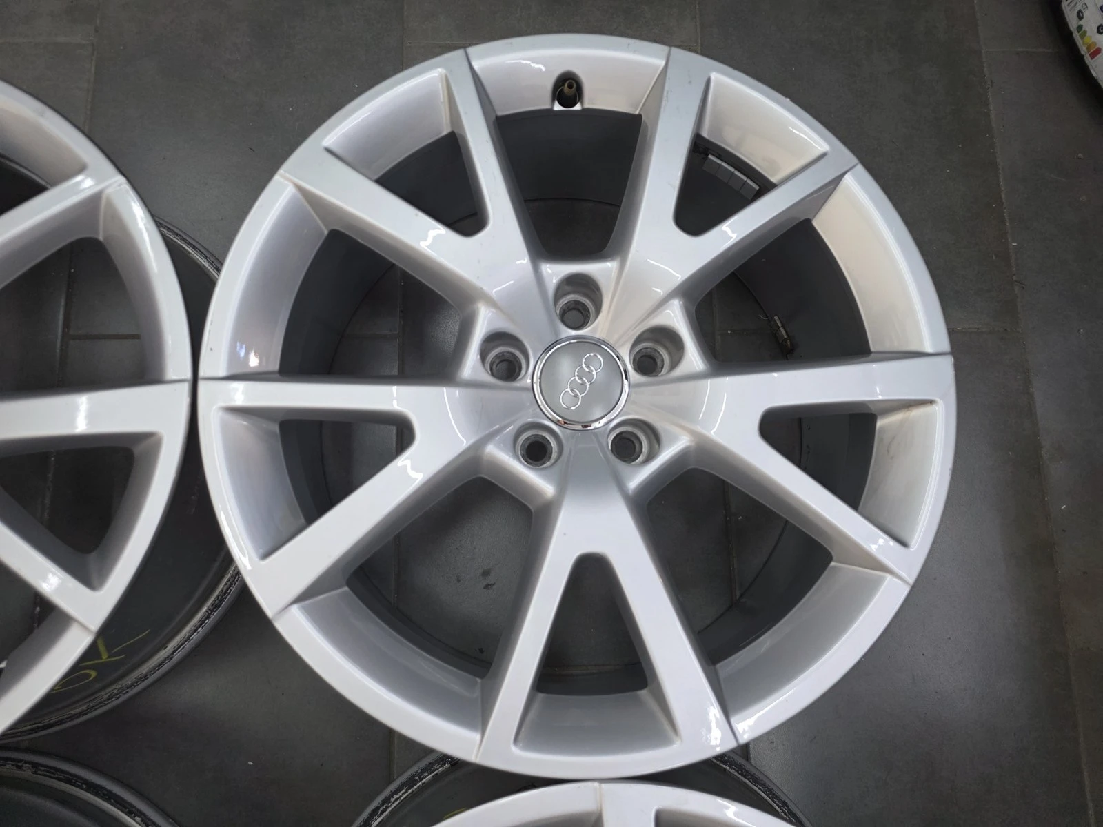 Джанти за Audi, снимка 6 - Гуми и джанти - 56688373