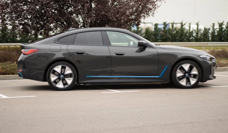 BMW i4 eDrive40 Gran Coupe | Dravit Grey, снимка 4 - Автомобили и джипове - 47929670