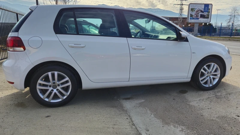 VW Golf 1.6 TDI, снимка 3 - Автомобили и джипове - 48412300