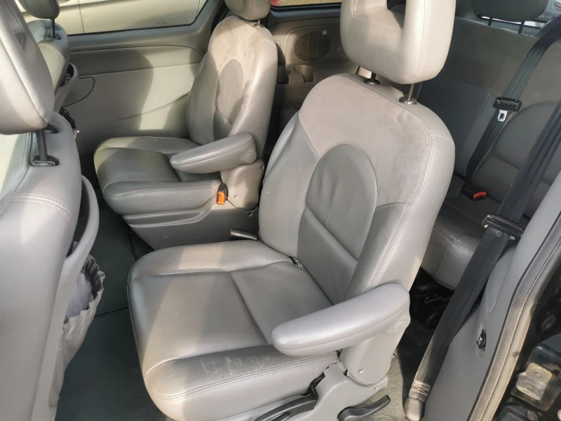 Chrysler Voyager 2.5CRDI ITALY 7места, снимка 10 - Автомобили и джипове - 49332788