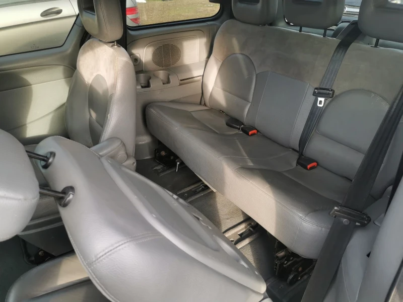 Chrysler Voyager 2.5CRDI ITALY 7места, снимка 11 - Автомобили и джипове - 49332788