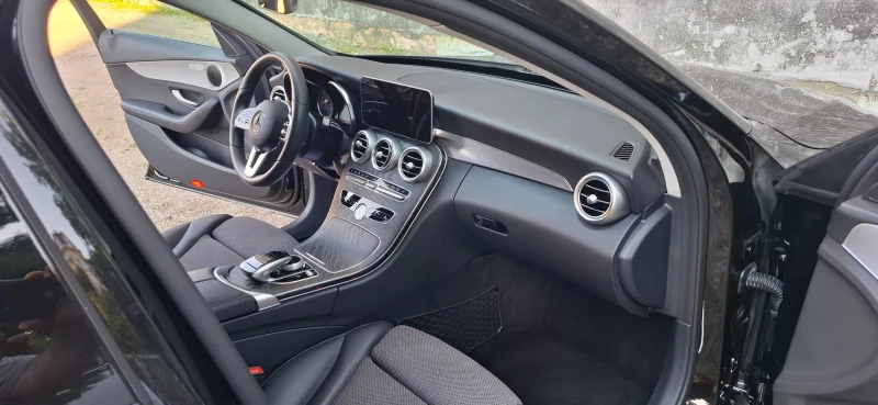 Mercedes-Benz C 180 Avantgarde ШВЕЙЦАРИЯ, снимка 13 - Автомобили и джипове - 52104813