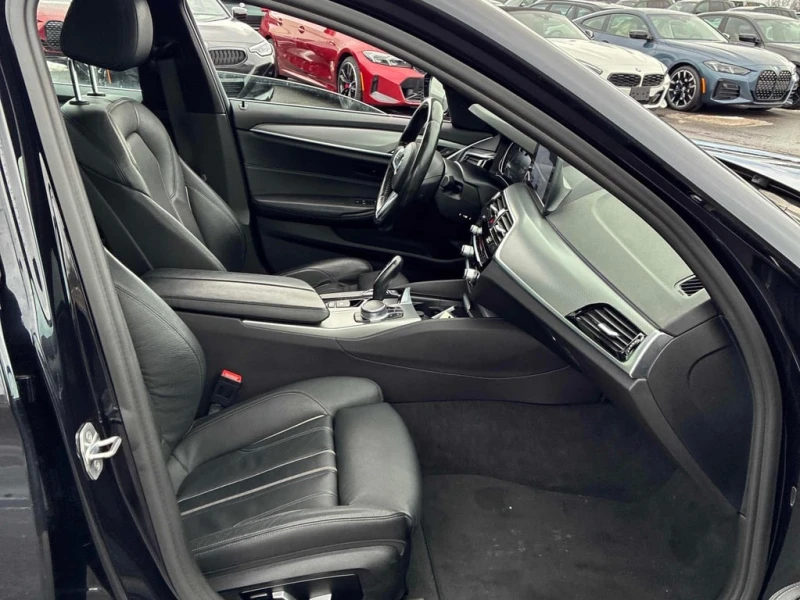 BMW 530 * 530i xDrive * CARFAX * БЕЗ ПЪРВОНАЧАЛНА ВНОСКА, снимка 17 - Автомобили и джипове - 52861238