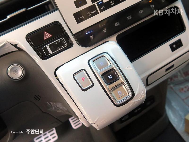 Hyundai Starex, снимка 14 - Автомобили и джипове - 44970596