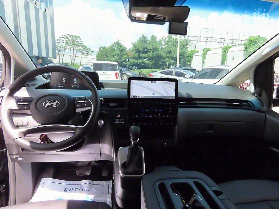 Hyundai Staria 3.5 LPG Tourer 9 Modern С ФИНАНСИРАНЕ  - изображение 6