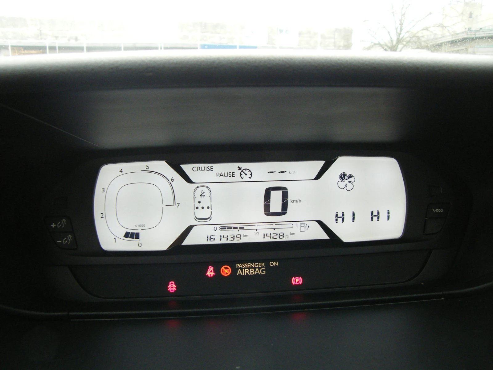 Citroen C4 Cactus 1.6HDI EURO 6B - изображение 9