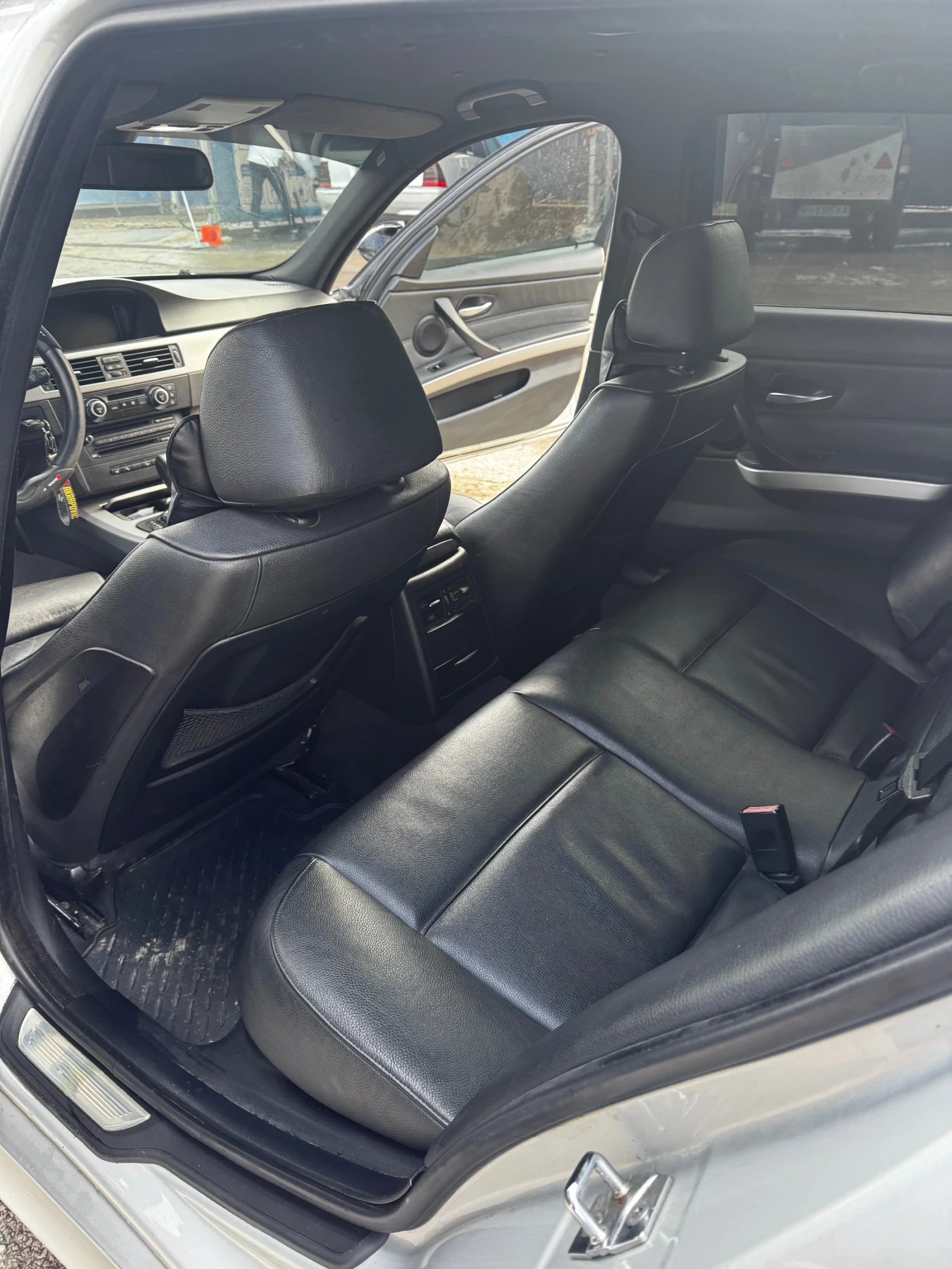 BMW 330, снимка 12 - Автомобили и джипове - 53715346