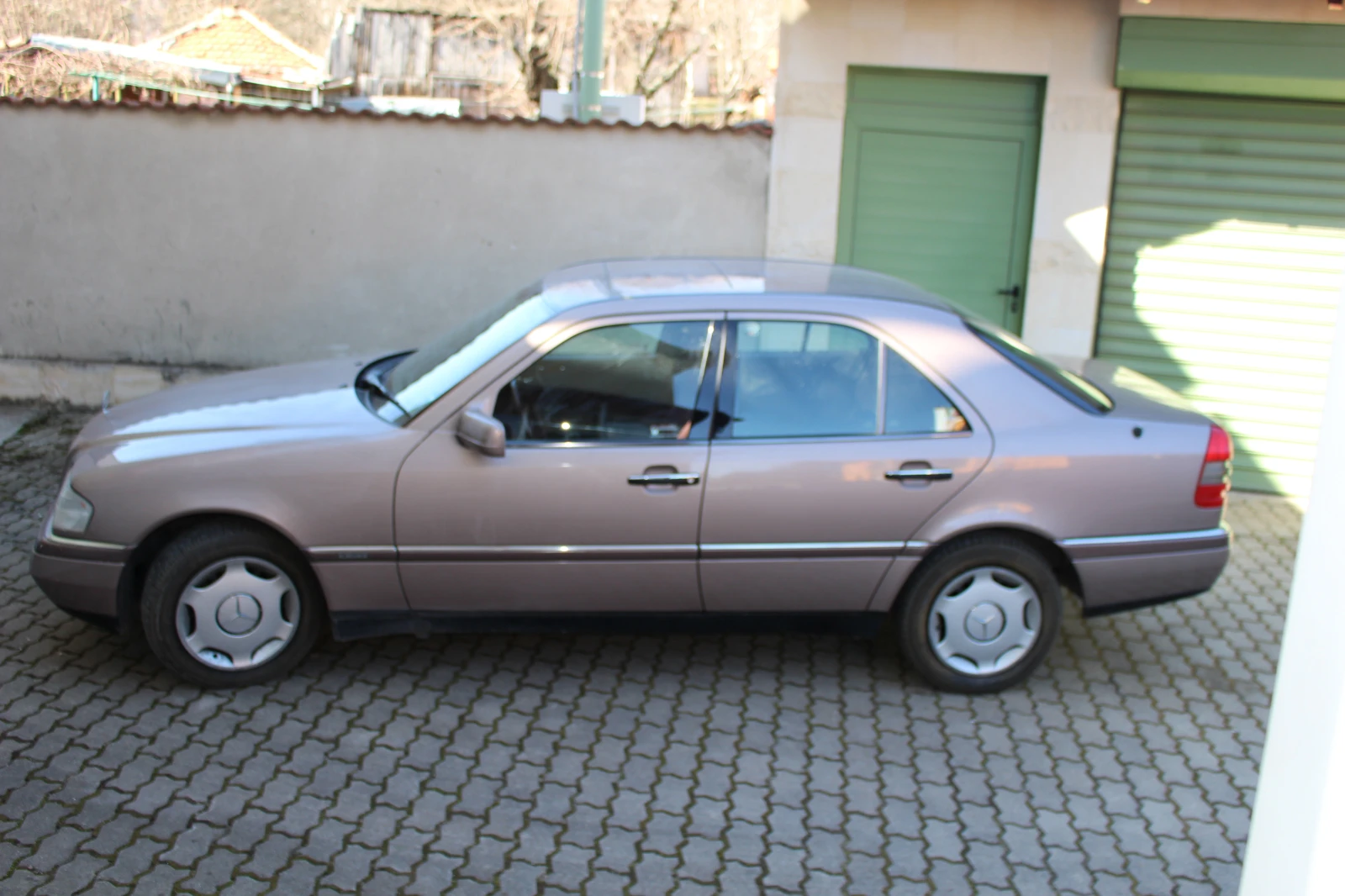 Mercedes-Benz C 220, снимка 4 - Автомобили и джипове - 53801408