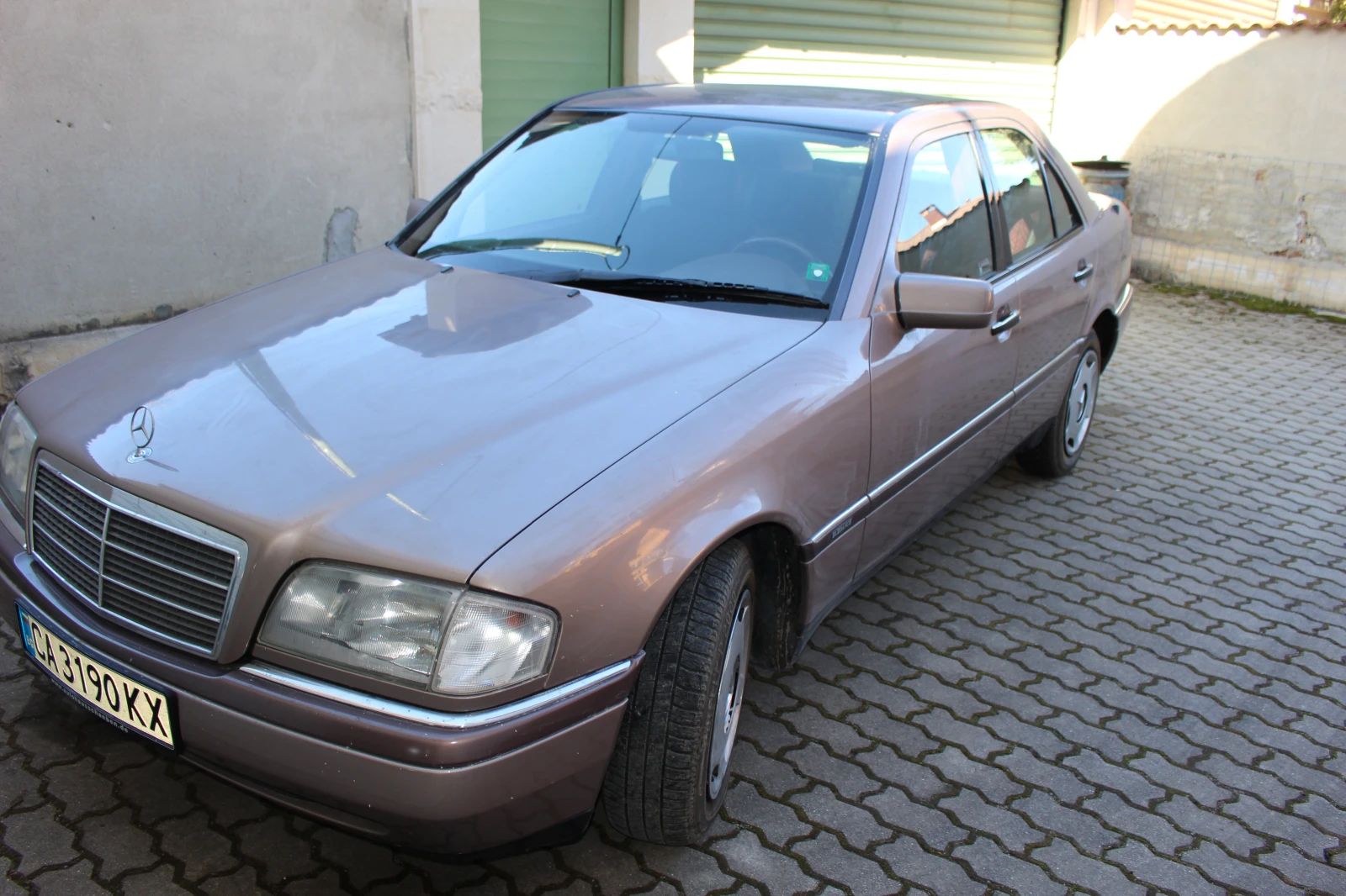 Mercedes-Benz C 220, снимка 2 - Автомобили и джипове - 53801408