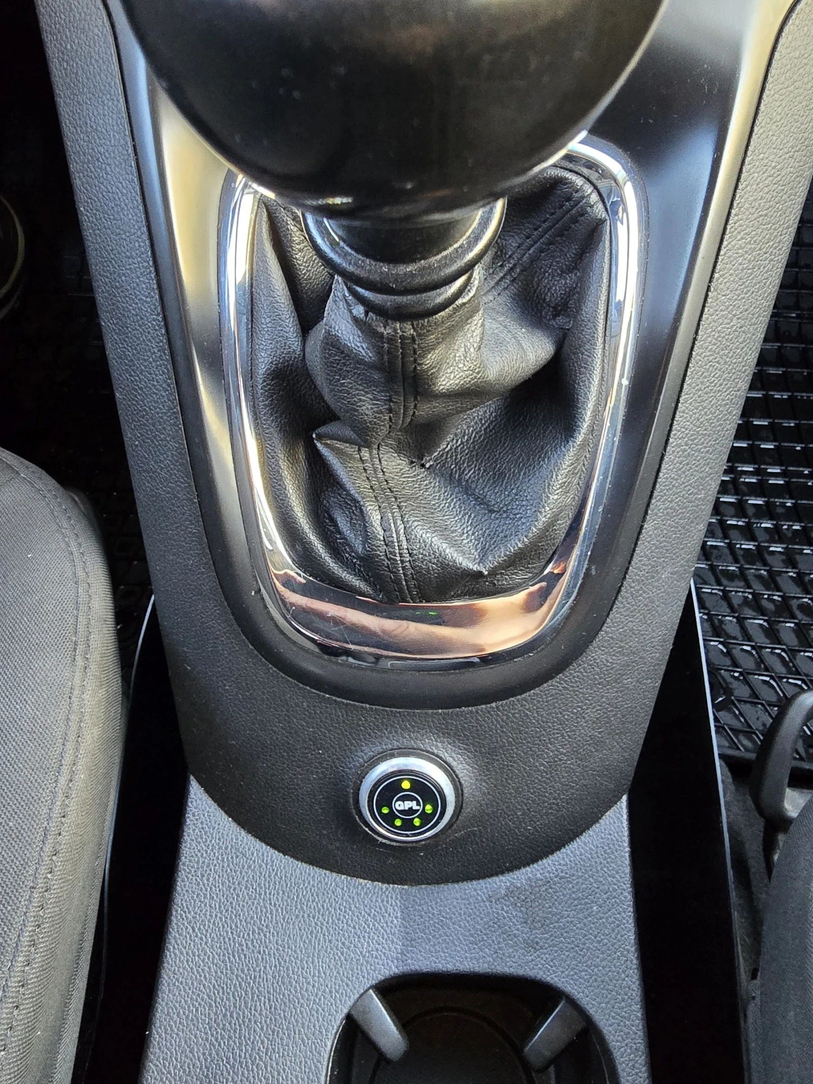 Chevrolet Orlando 1.8 Фабрична газ, снимка 14 - Автомобили и джипове - 53808900