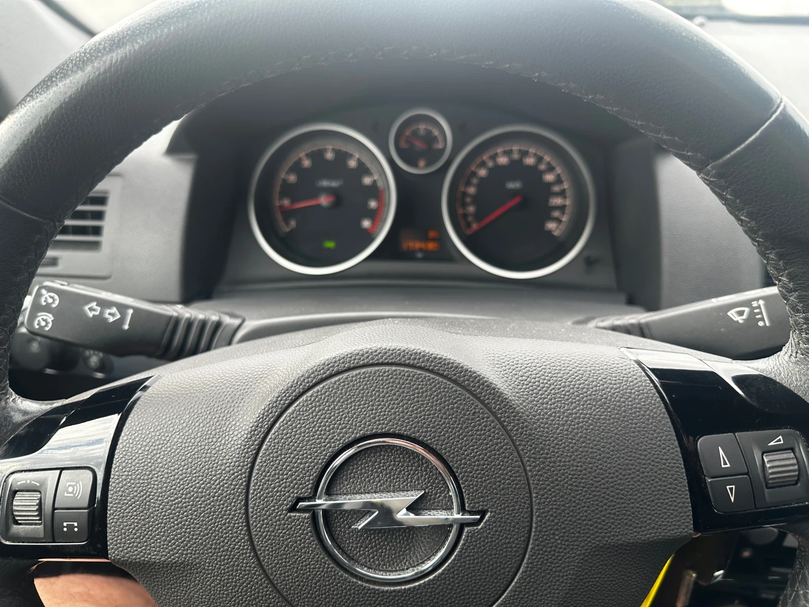 Opel Astra 1.6 бензин, снимка 16 - Автомобили и джипове - 53989928