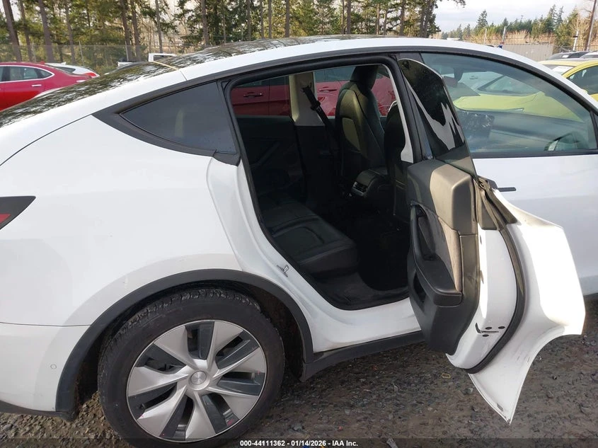 Tesla Model Y Standard Range Rear-Wheel Drive, снимка 8 - Автомобили и джипове - 54419080
