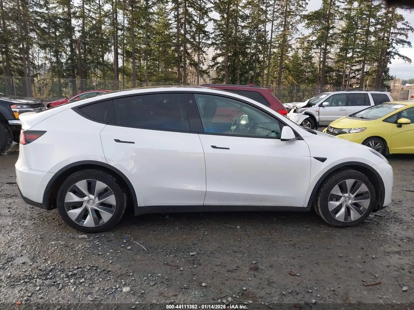 Tesla Model Y Standard Range Rear-Wheel Drive, снимка 13 - Автомобили и джипове - 54419080