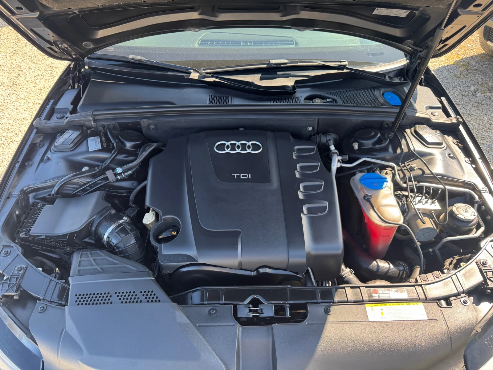 Audi A4 2.0TDI, снимка 15 - Автомобили и джипове - 54444391