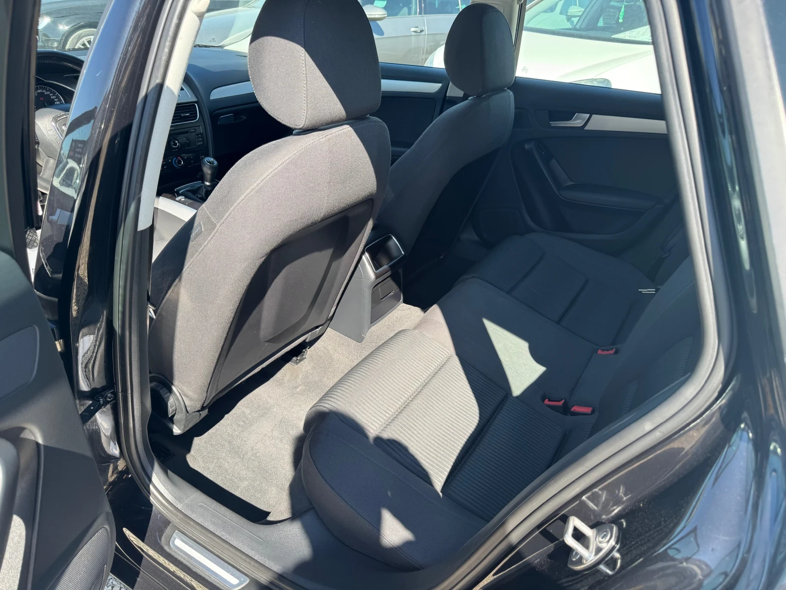 Audi A4 2.0TDI, снимка 14 - Автомобили и джипове - 54444391