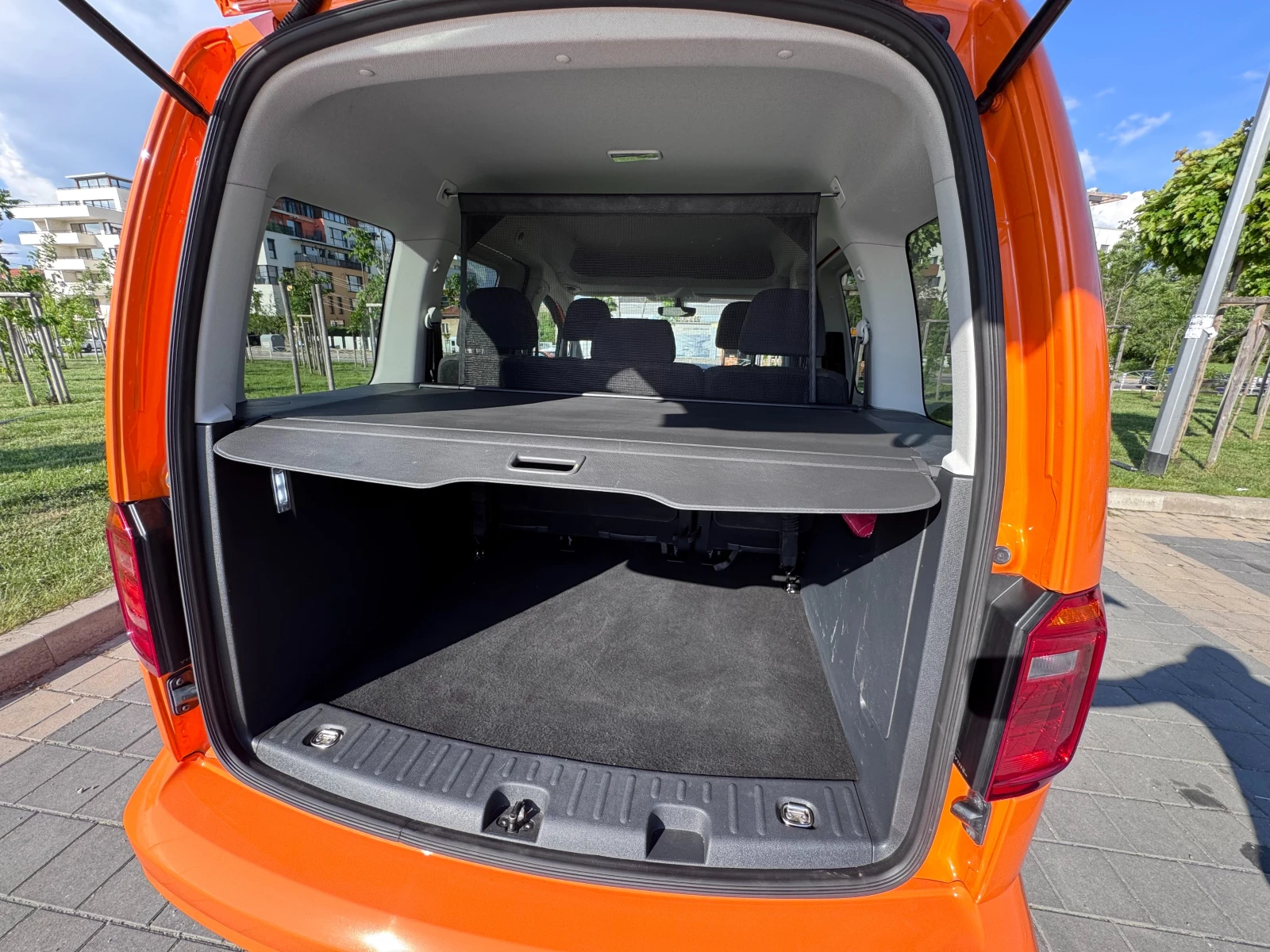 VW Caddy 2.0TDI, 4Motion, АВТОМАТИК, ДИСТРОНИК, ГЕРМАНИЯ, снимка 12 - Автомобили и джипове - 54622867