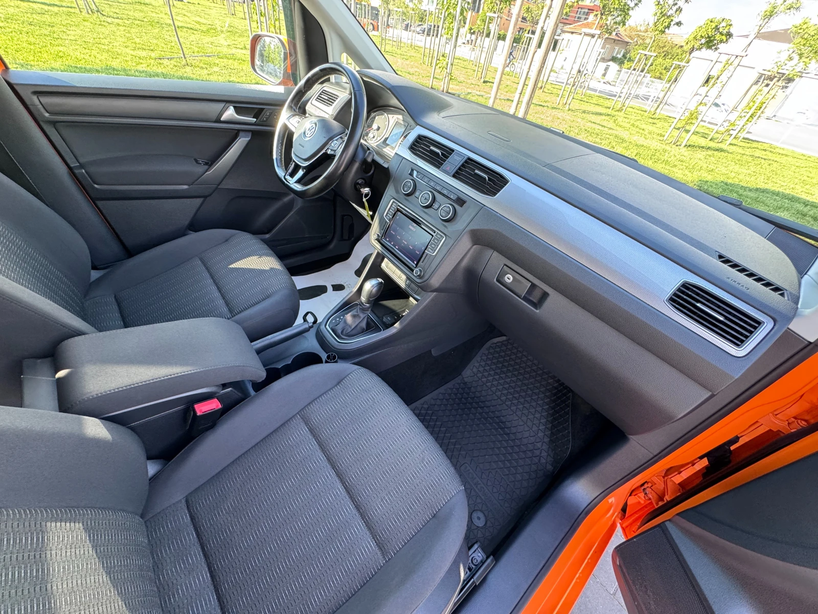 VW Caddy 2.0TDI, 4Motion, АВТОМАТИК, ДИСТРОНИК, ГЕРМАНИЯ, снимка 11 - Автомобили и джипове - 54622867