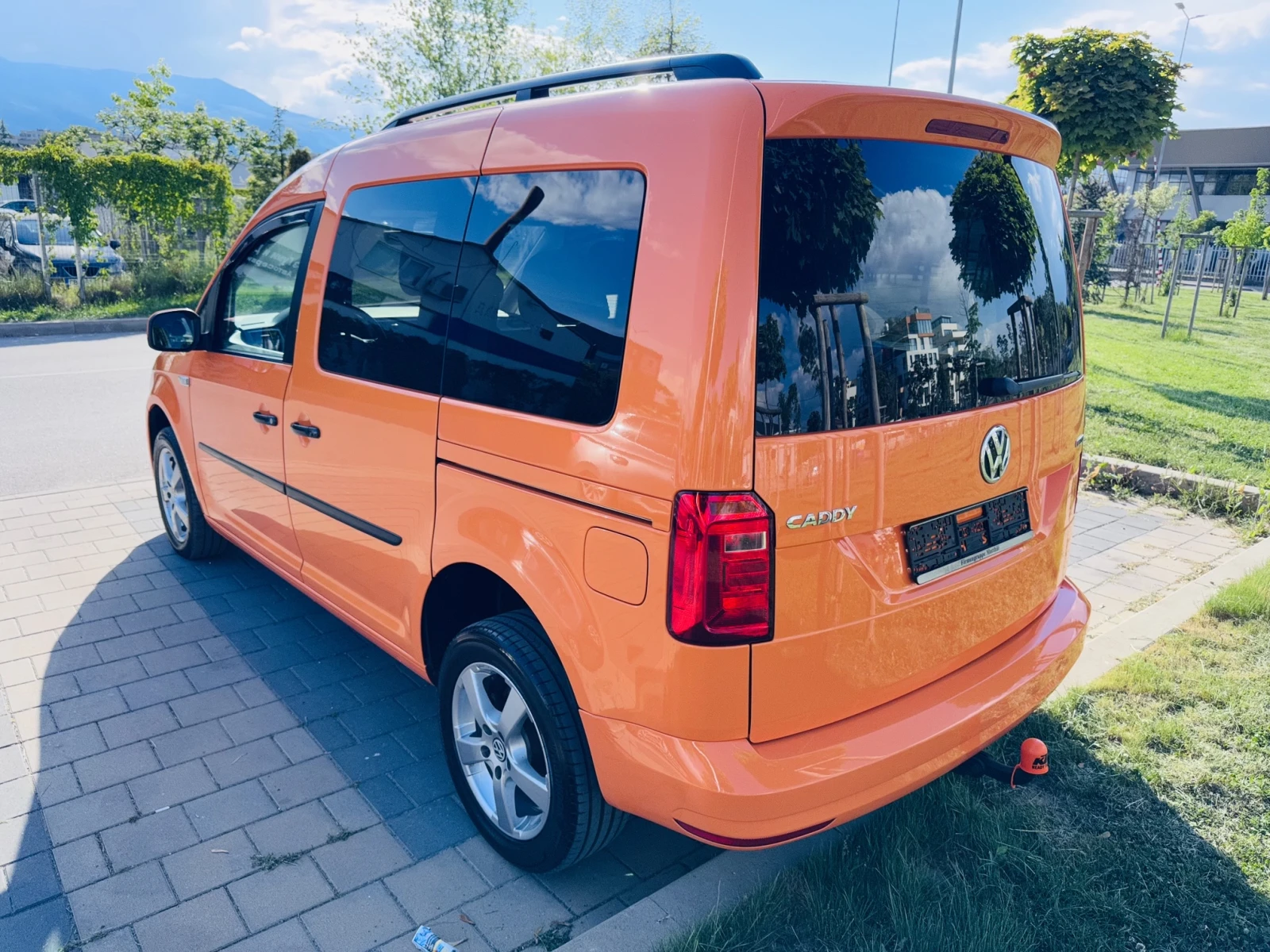 VW Caddy 2.0TDI, 4Motion, АВТОМАТИК, ДИСТРОНИК, ГЕРМАНИЯ, снимка 6 - Автомобили и джипове - 54622867