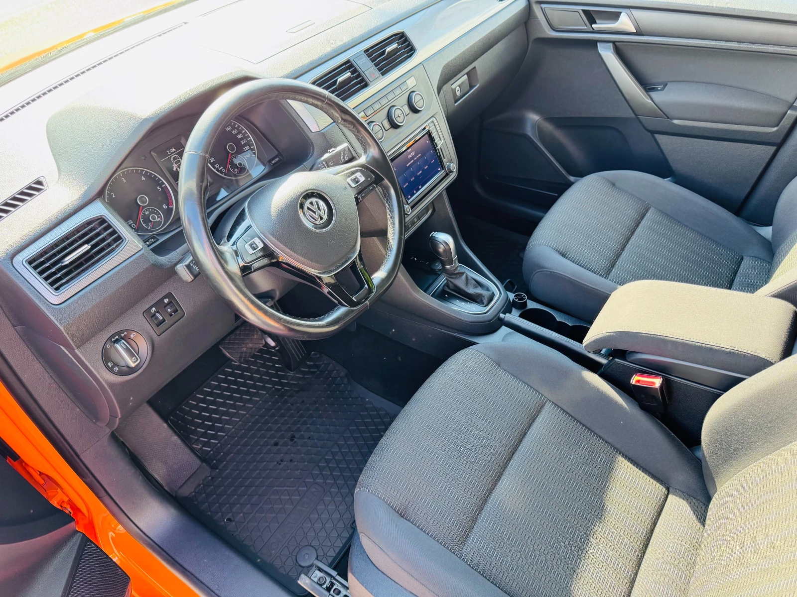 VW Caddy 2.0TDI, 4Motion, АВТОМАТИК, ДИСТРОНИК, ГЕРМАНИЯ, снимка 7 - Автомобили и джипове - 54622867