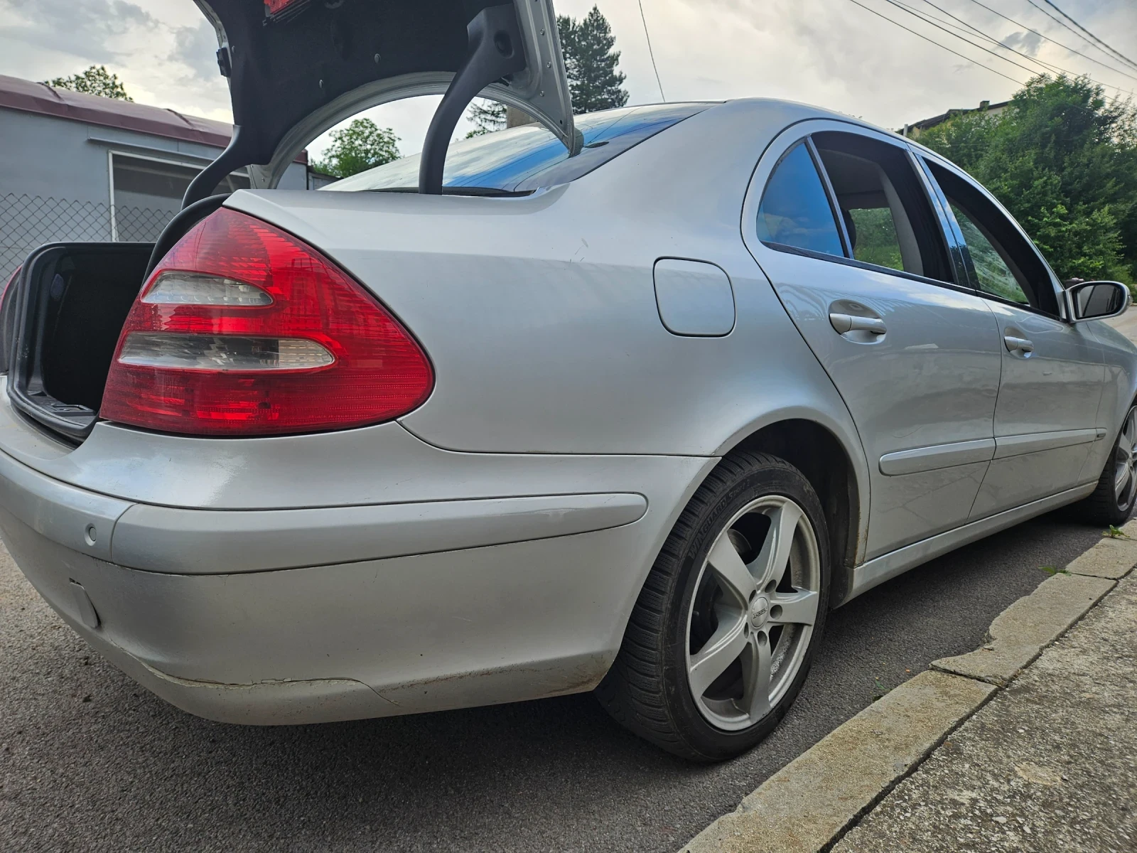 Mercedes-Benz E 220, снимка 16 - Автомобили и джипове - 54874844