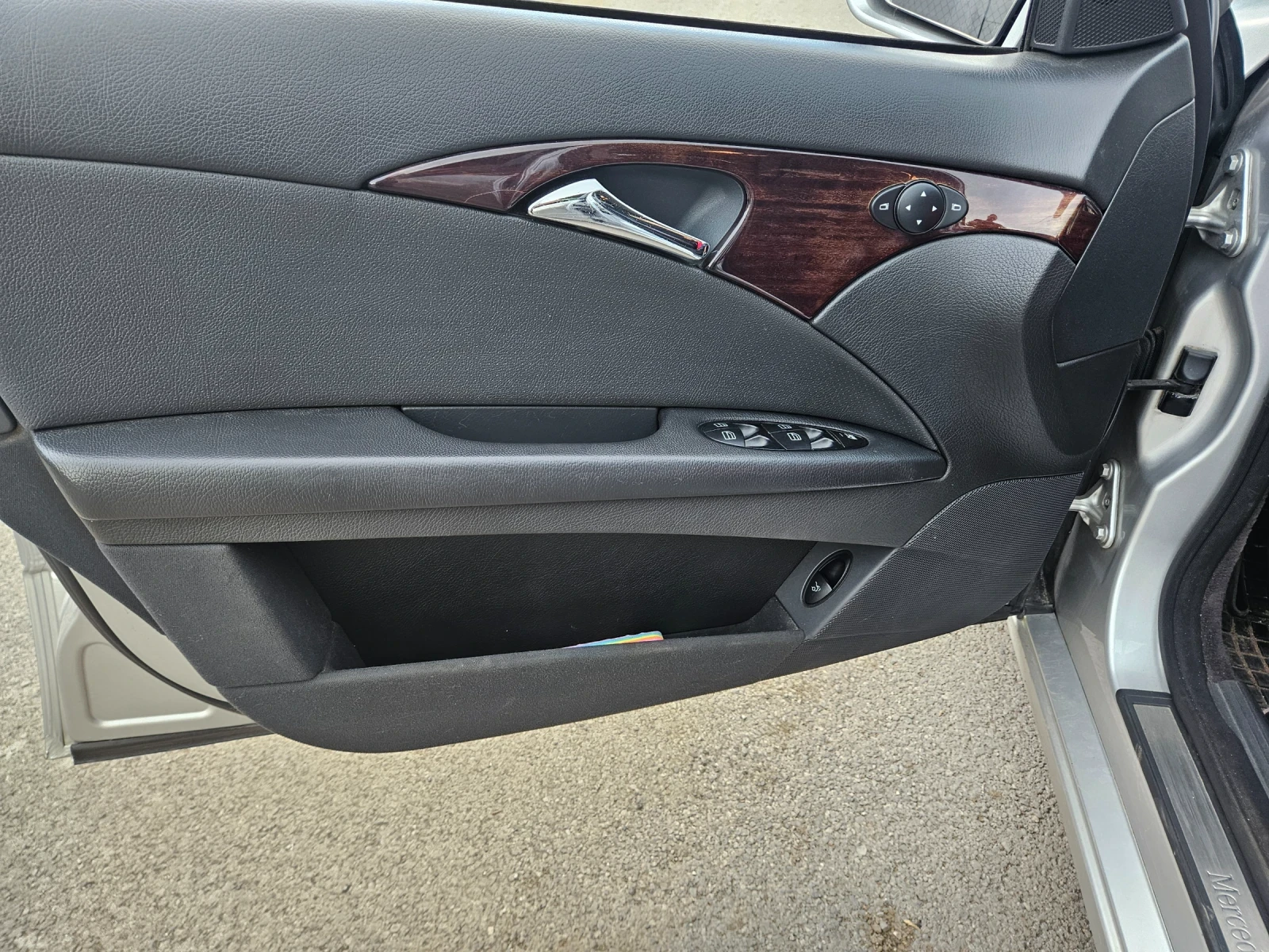 Mercedes-Benz E 220, снимка 3 - Автомобили и джипове - 54874844