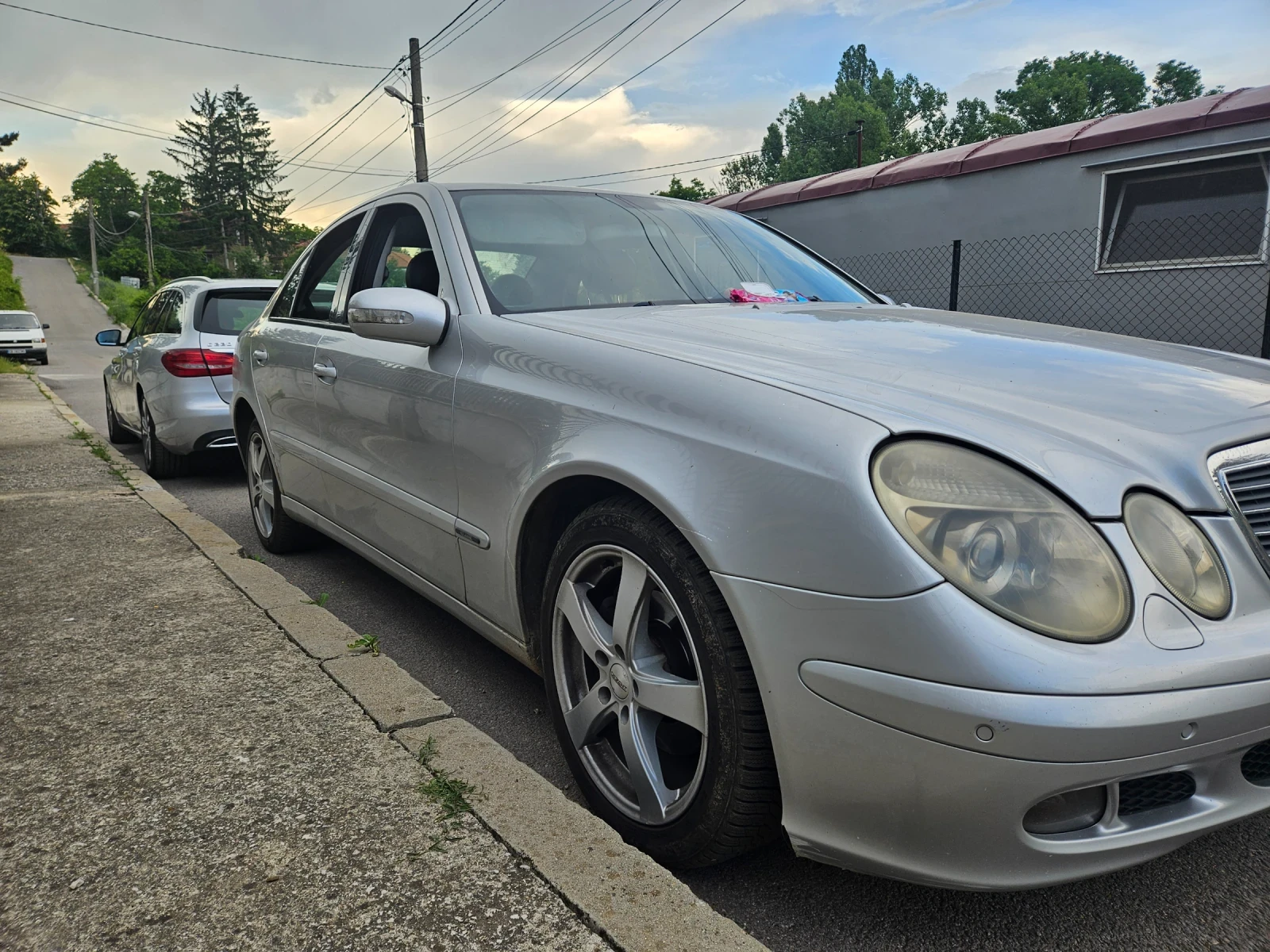 Mercedes-Benz E 220, снимка 12 - Автомобили и джипове - 54874844