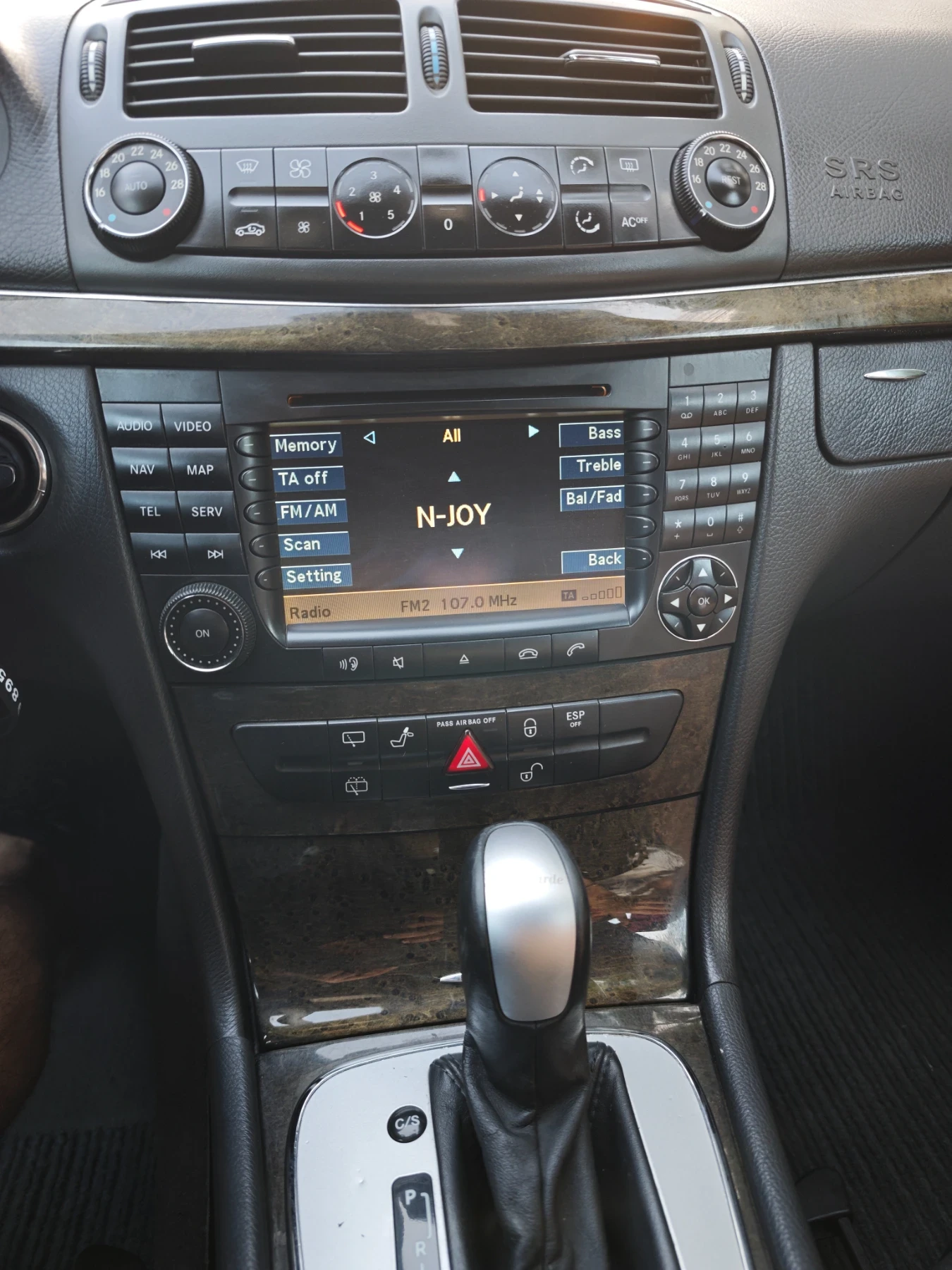 Mercedes-Benz E 270, снимка 3 - Автомобили и джипове - 54908364