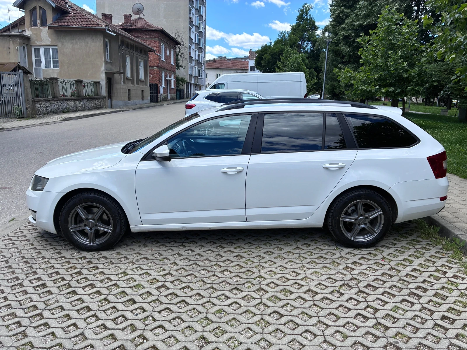 Skoda Octavia 2014, 1.6, 105 к.с., снимка 4 - Автомобили и джипове - 54917947