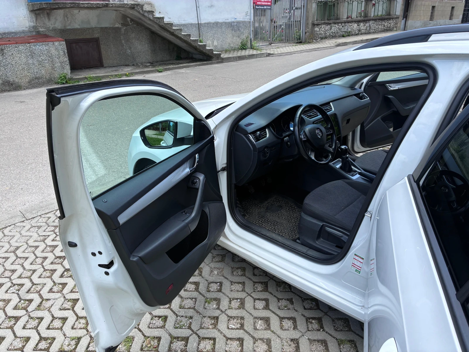 Skoda Octavia 2014, 1.6, 105 к.с., снимка 6 - Автомобили и джипове - 54917947