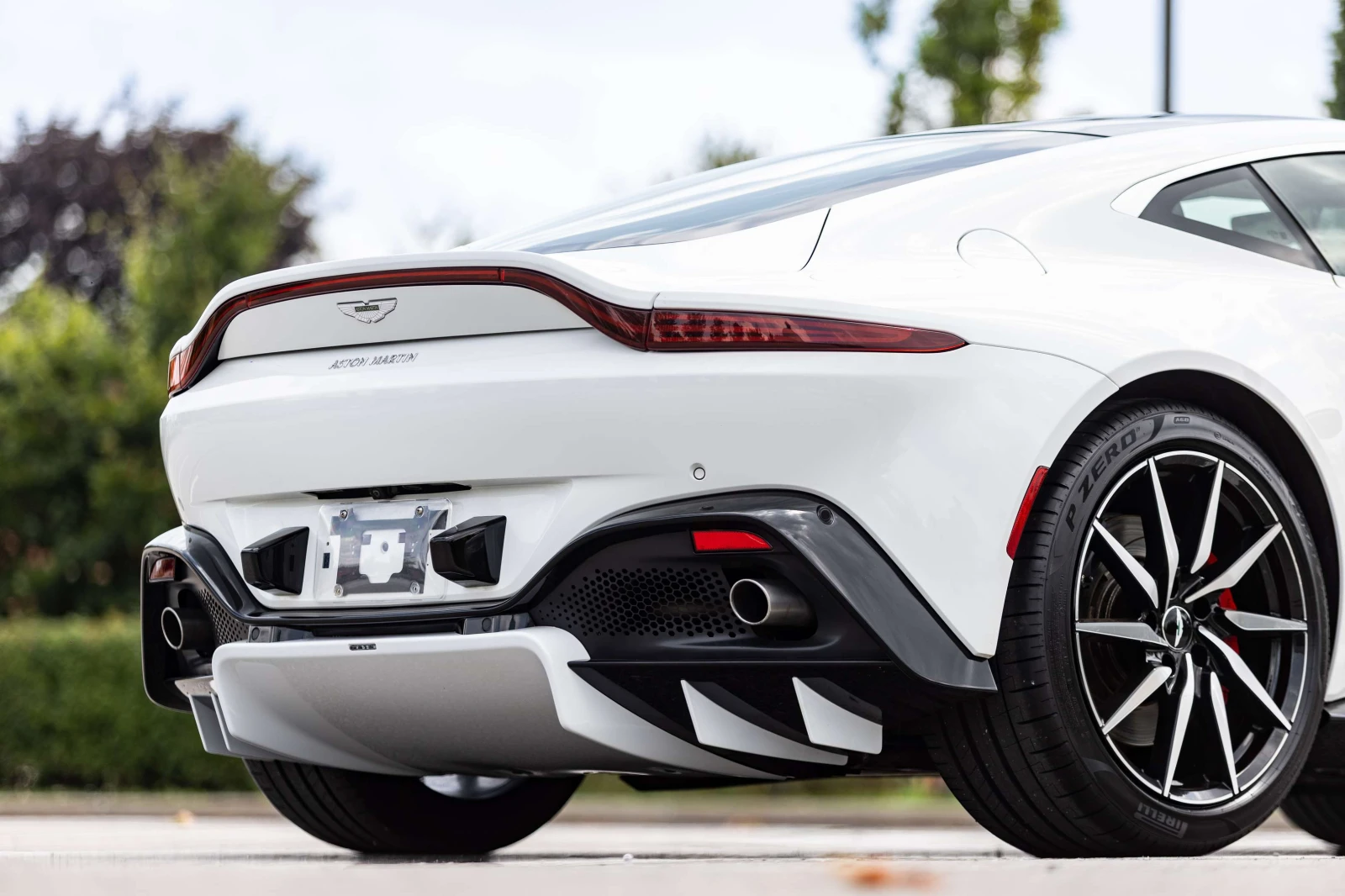 Aston Martin V8 Vantage V8 / 4.0L / TWIN TURBO / $28, 000 ЕКСТРИ / ЦЕНА ДО, снимка 13 - Автомобили и джипове - 55008584