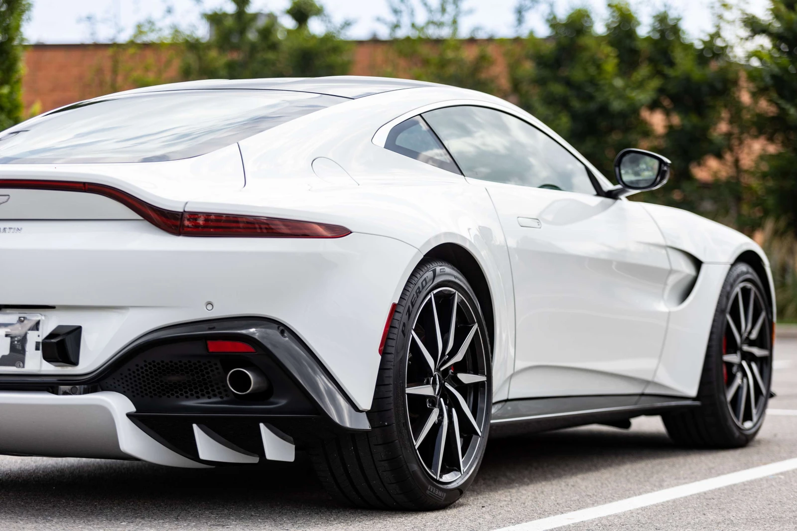 Aston Martin V8 Vantage V8 / 4.0L / TWIN TURBO / $28, 000 ЕКСТРИ / ЦЕНА ДО, снимка 15 - Автомобили и джипове - 55008584